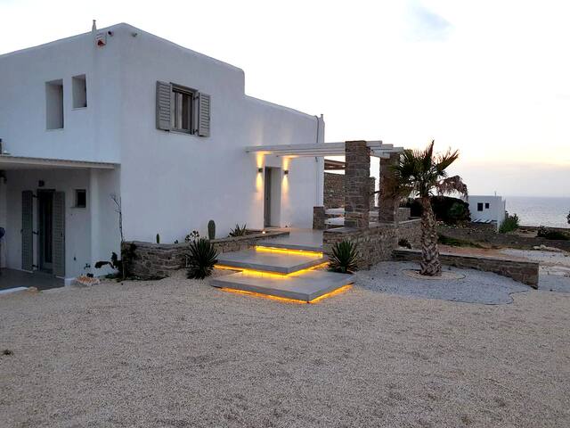 Sunset Villa I gallery image 3
