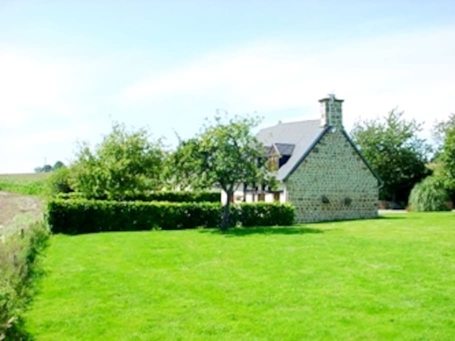Colombage from the side showing private garden