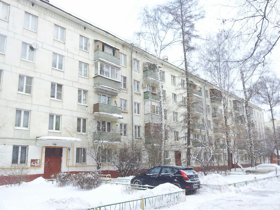 The accommodation is in this multi-monk cell house. It is a most often constant habitation for almost all people in the capital of Russia. So, if you will be here then you will get an experience like almost all in Moscow.
The photo taken in January, 2016.