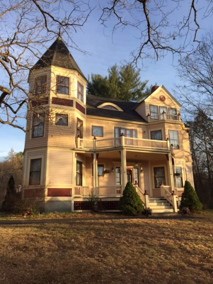 Victorian home located in beautiful central NH Houses for Rent in