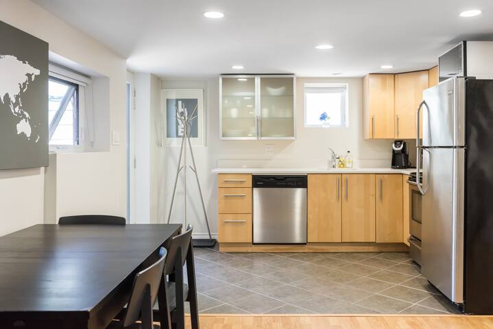 2 Bdrm Garden Suite in the hub of popular Main St gallery image 5