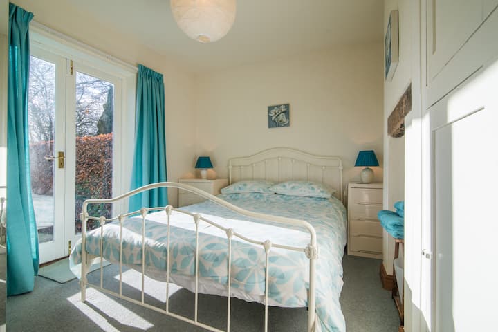 חדר שינה קינג סייז למטה