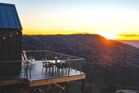 Romantic cliffside bungalow with amazing views