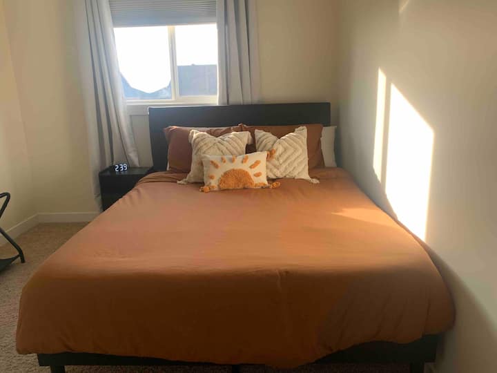 Extra rum med queensize-seng