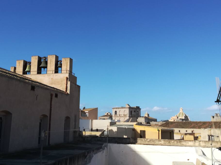 vista dal terrazzo adiacente alla chiesa san Nicola .