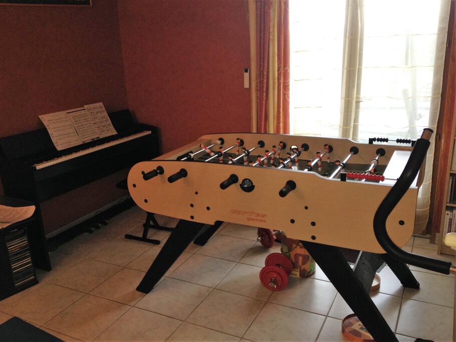 Accès libre au babyfoot et au piano