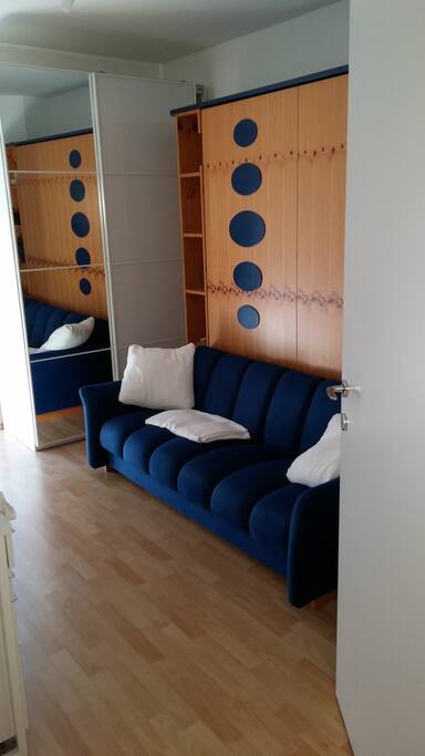 Exklusives Ladenstein Klappbett