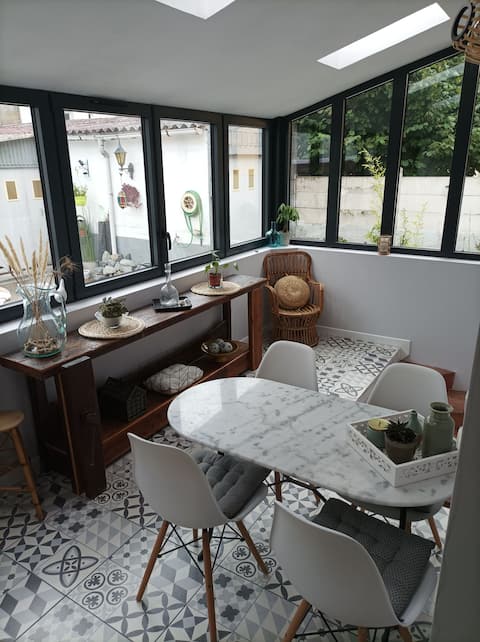 House 5 mins walk from 24h