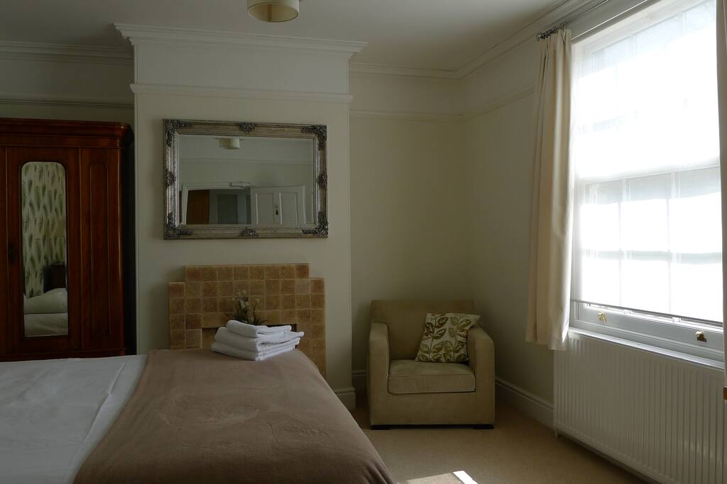 Bright and spacious room Tanner.