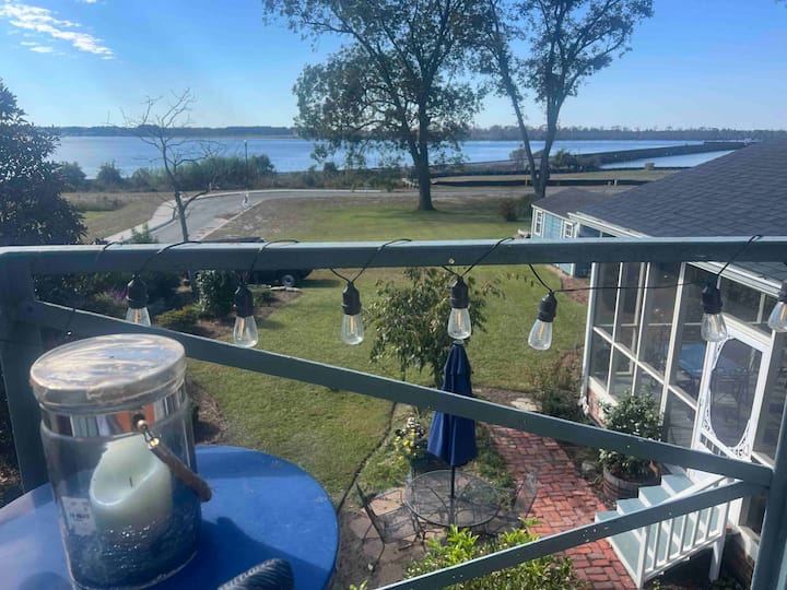 Gallagher Riverfront Main St Balcony 2bed/1bath