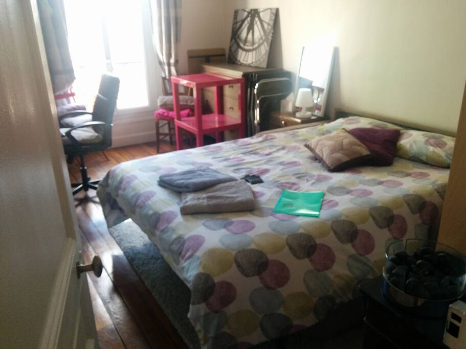 Quiet and comfortable bedroom - double bed