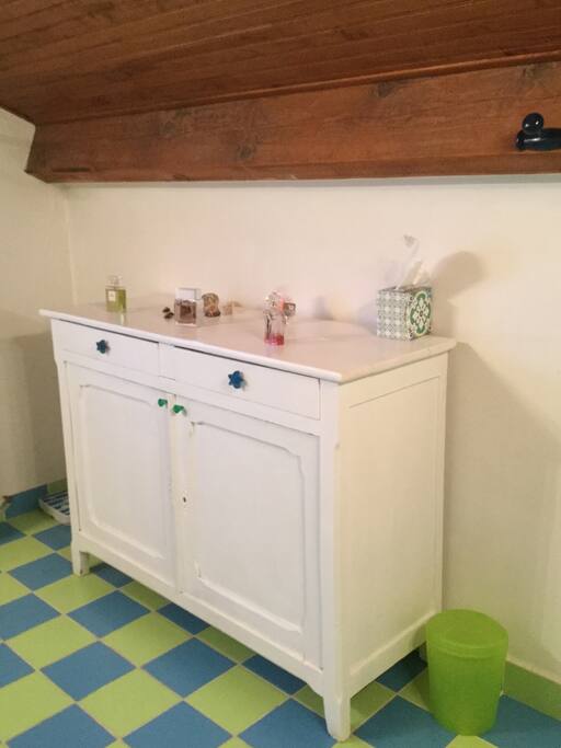 le mobilier de la salle d'eau