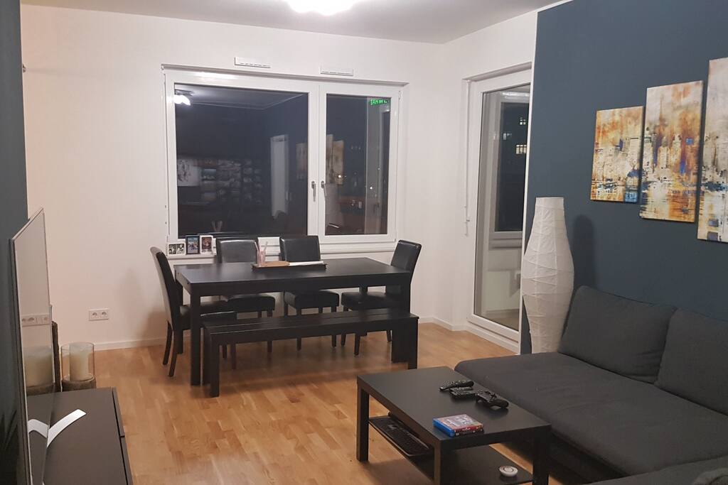 Wohnzimmer zur Fensterseite