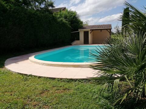 Le bo-ny en Périgord: villa and pool.