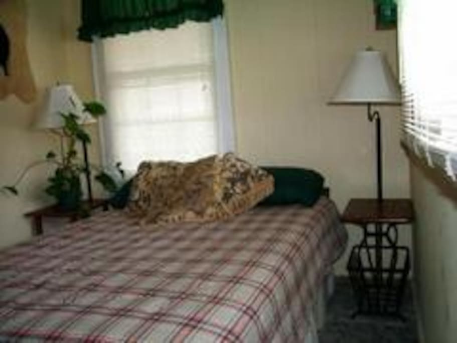 full bed 2nd bedroom