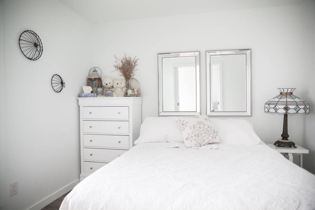 Downstairs master bedroom; white bamboo sheets, cotton quilts and childhood teddy bears.
