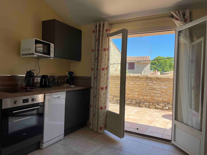 Gite 2 Personnes Avec Terrasse, Piscine Et Jardin - Circuit de Lédenon