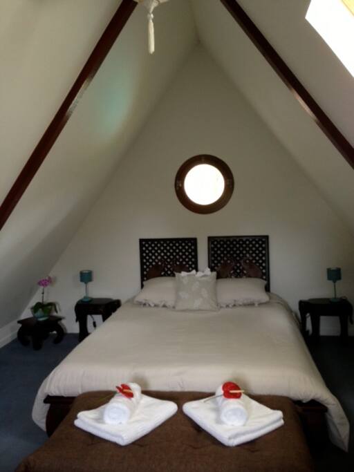 Chambre spacieuse à l'étage