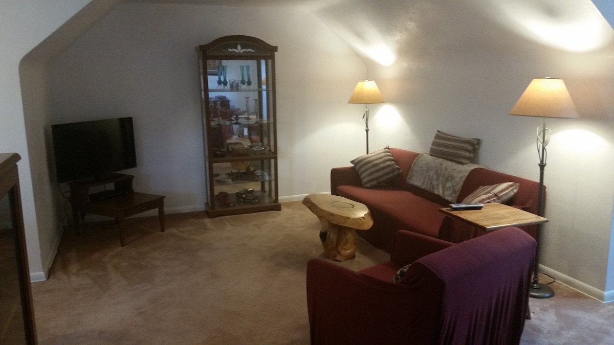 Всекидневната има HD телевизор с кабелна телевизия, безплатен Wi - Fi.