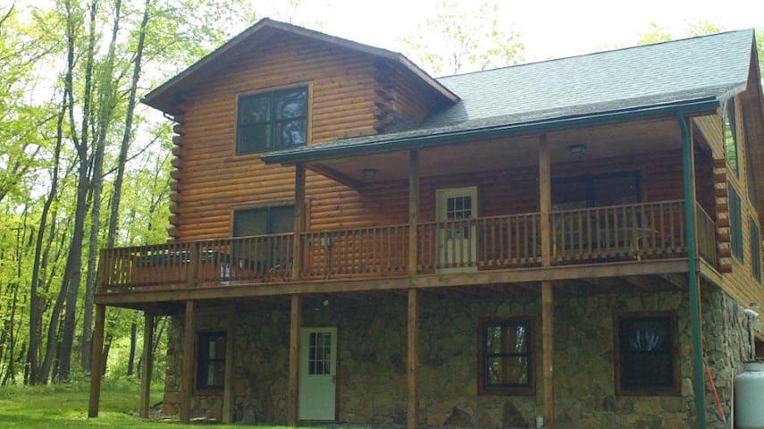 Hideaway Log Cabin @Deep Creek Lake