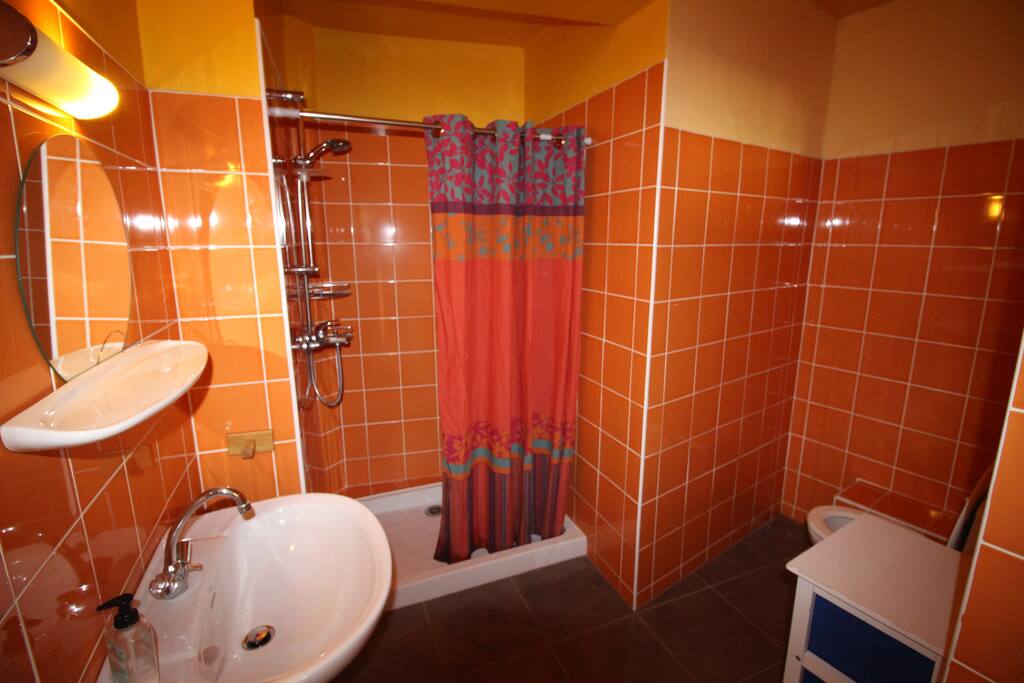 salle de bain et toilette