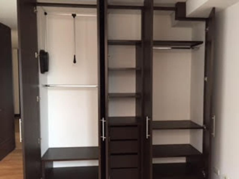 Amplios Closet