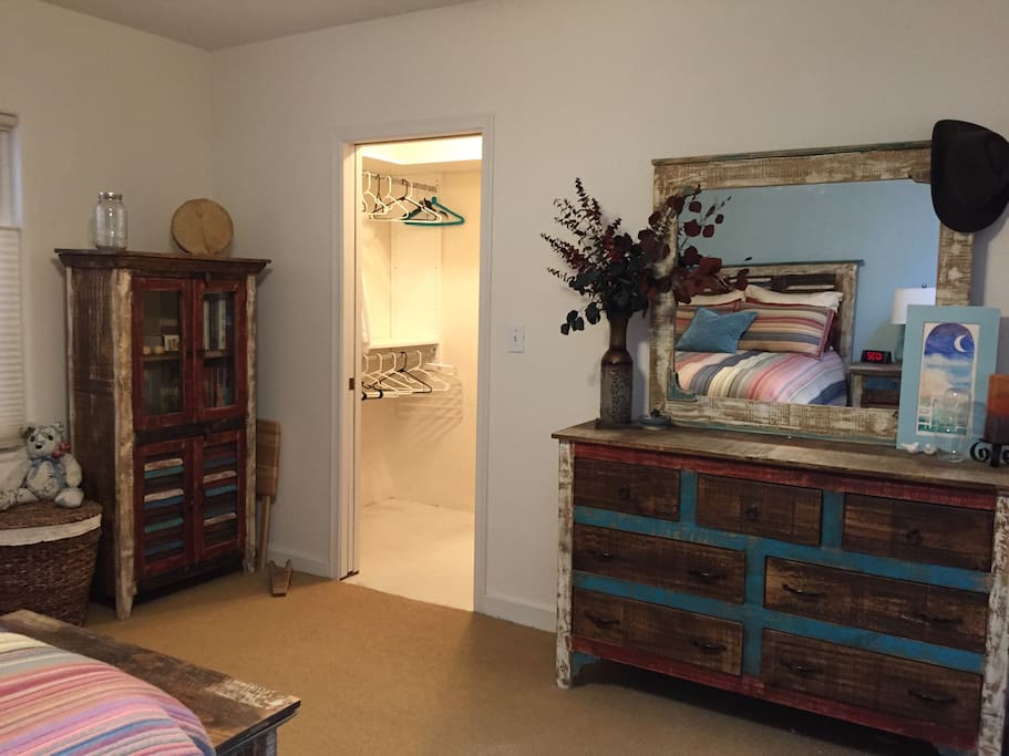 Inca Dove Room Walk In Closet