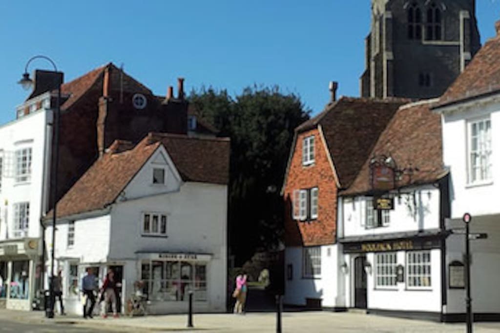 Tenterden town only 5 mins walk