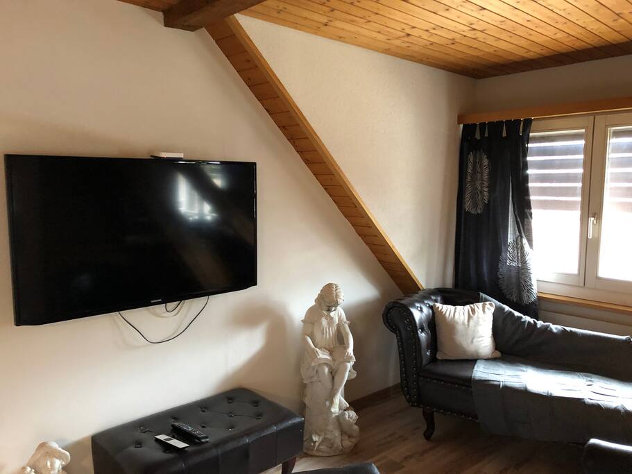 Sitzecke mit TV