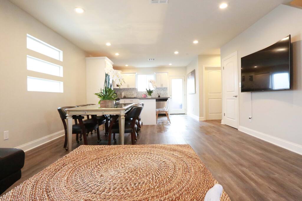 Dining area with seating for 6 guests