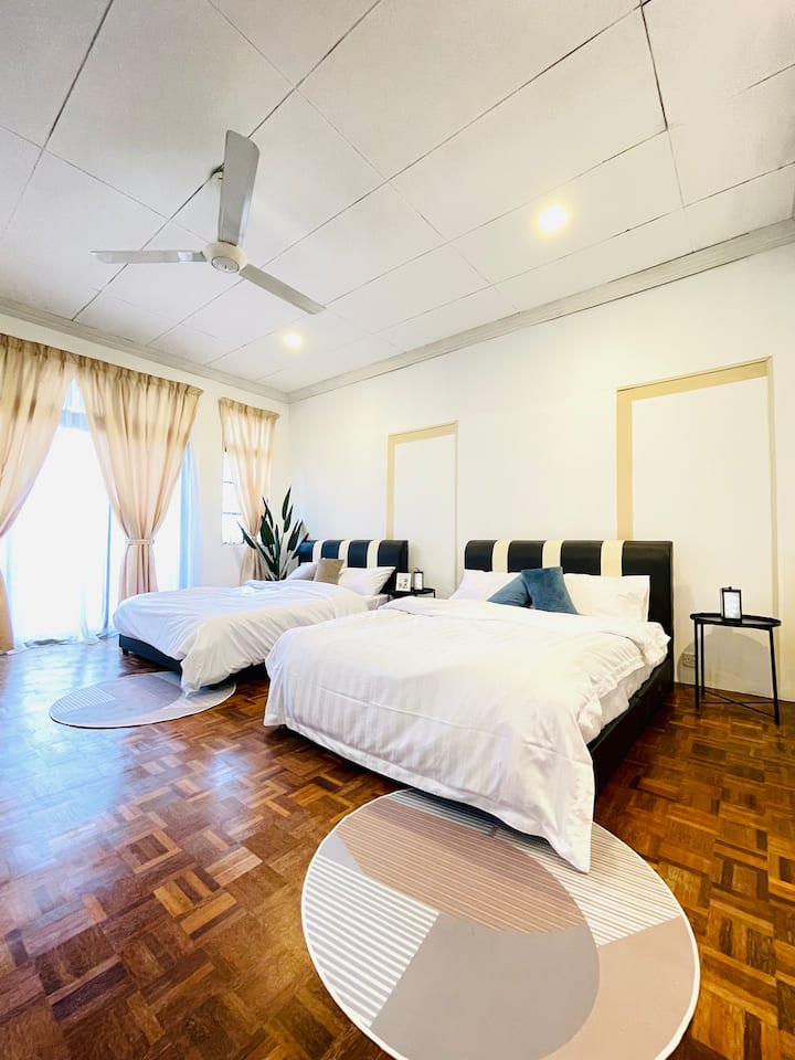 Master bedroom (Room 1) 
-2 Queen beds 
- 1 Baby cot 
(With the option to add additional 2 single beds upon request). 