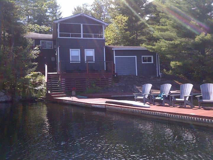 Lakefront Cottage Sleeps 17 Aug 18-24 Aug 25-Sep 1