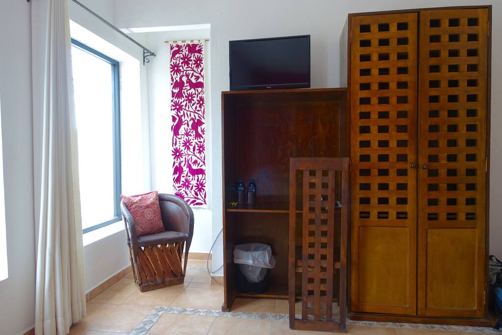 Desk, closet, TV in room