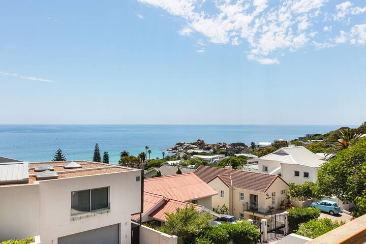 Llandudno Townhouse with sea and mountain views gallery image 4