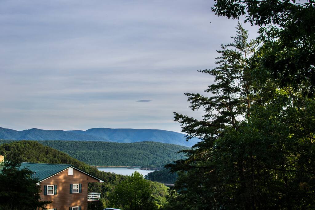 Lakeview Lodge overlooking Lake Moomaw