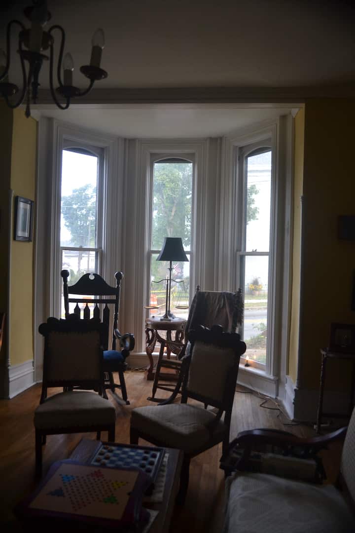 Victorian Stagecoach Inn, Sleeps up to 15