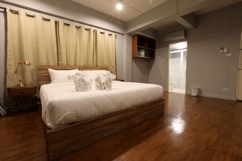 King size bed with private bath room - 2nd floor