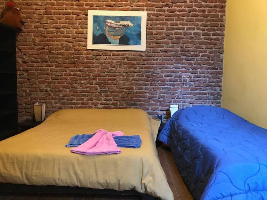 Cuarto con capacidad para 3 personas.