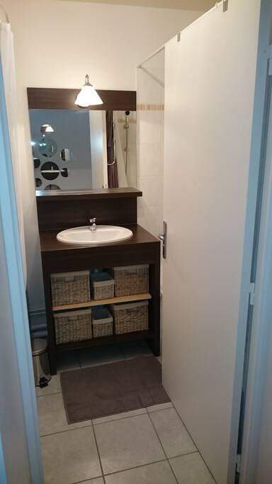 Lavabo et panières pour produits