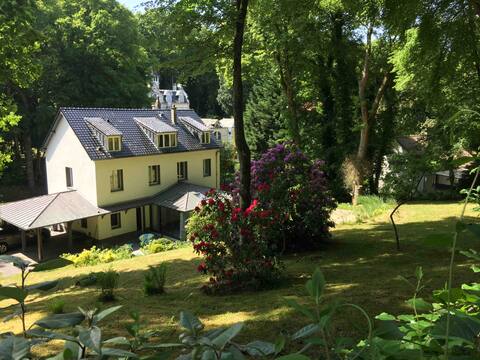 villa , walled garden, 5 min walk to the beach