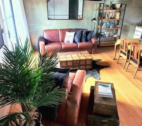 Apartment 3 - Haddin Court - Industrial Glam