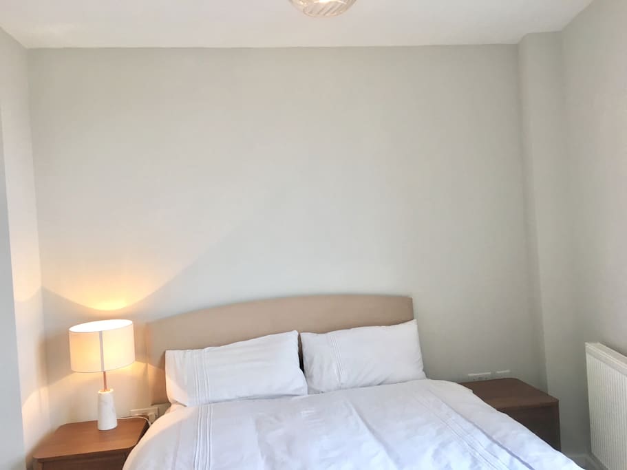 Bedroom - king size bed