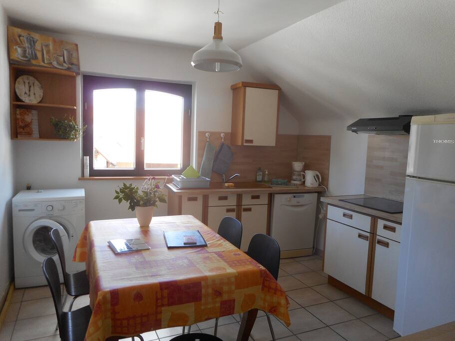La cuisine pour 6 personnes.