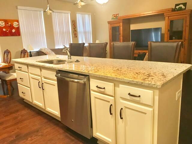 Close to I 75, AFB, Hospitals,Perry Fairgnd Rm 3