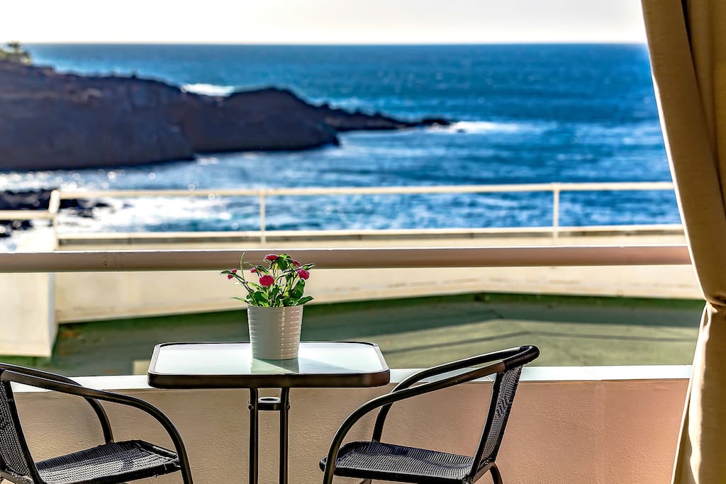 Balcony with amazing view to the Ocean