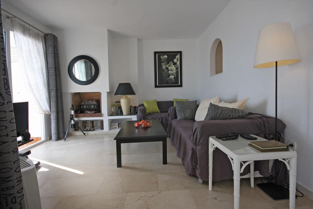 Lounge with seating for four - Internet access and British/Spanish tv provided