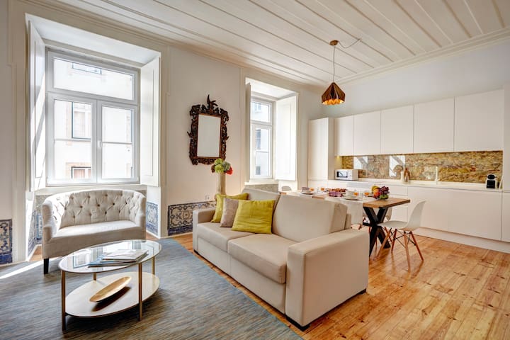 Downtown – Air Conditioning and Elevator