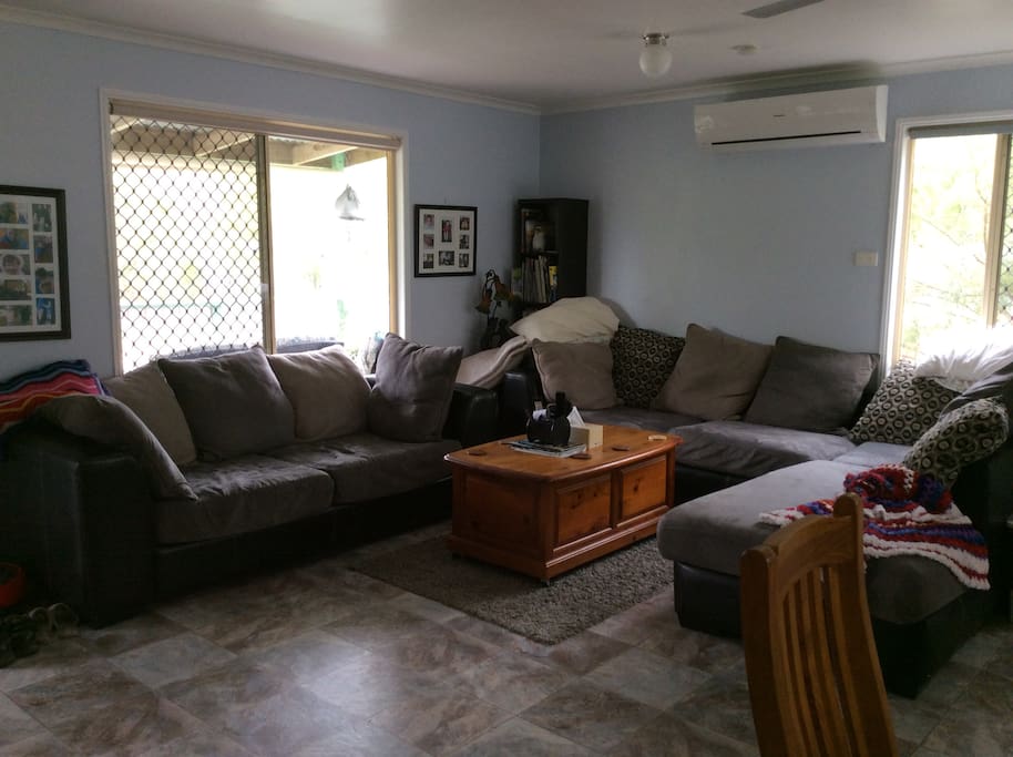 Large lounge area & 42" tv, free movies