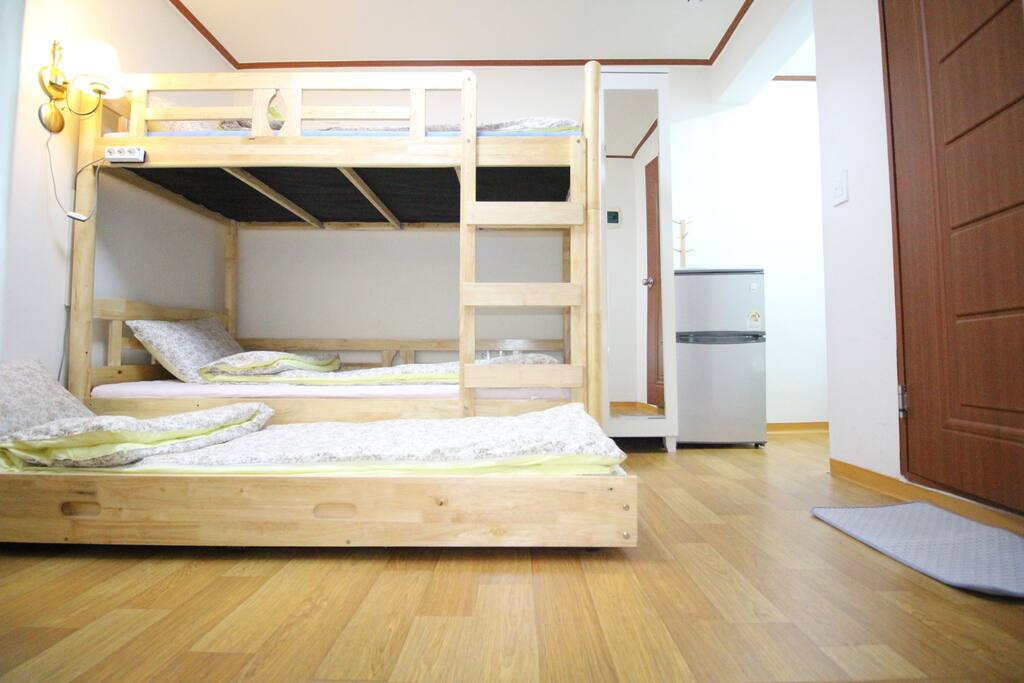 Room#1
Three single beds including sliding bed