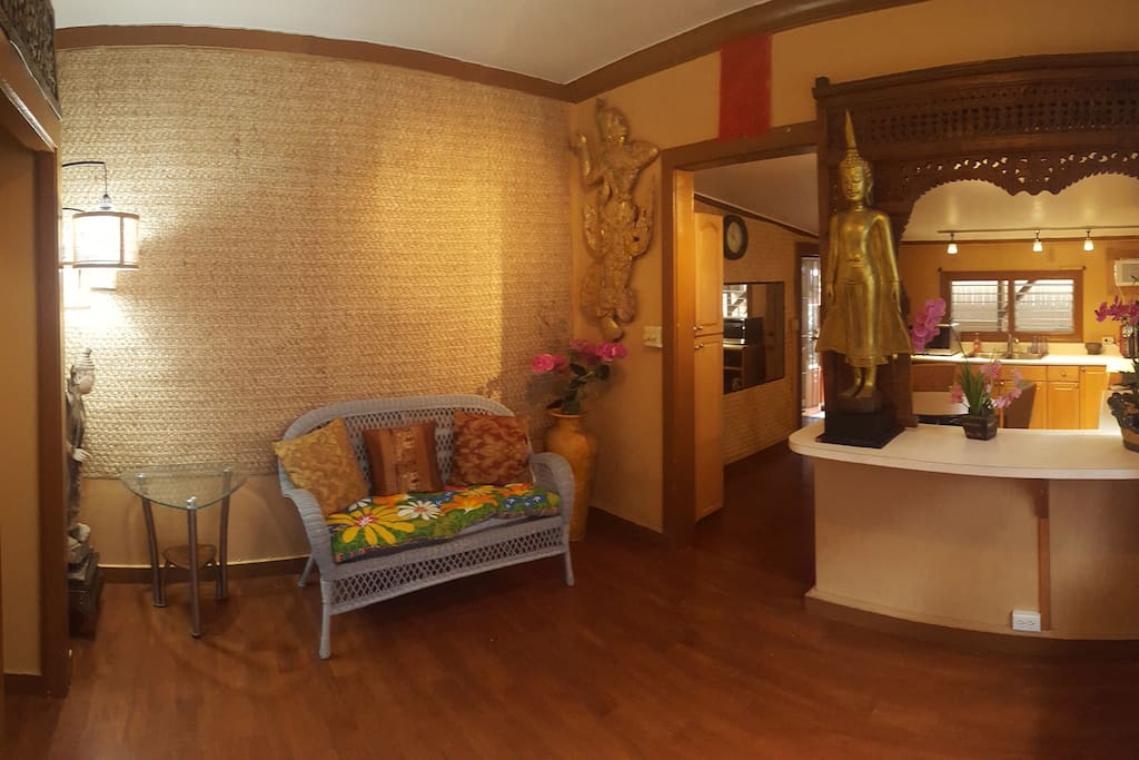 Welcome! Enjoy a relaxed vibe in this spa-converted-to-airbnb, with its Thai decor and low lighting creating a calm, cozy atmosphere.